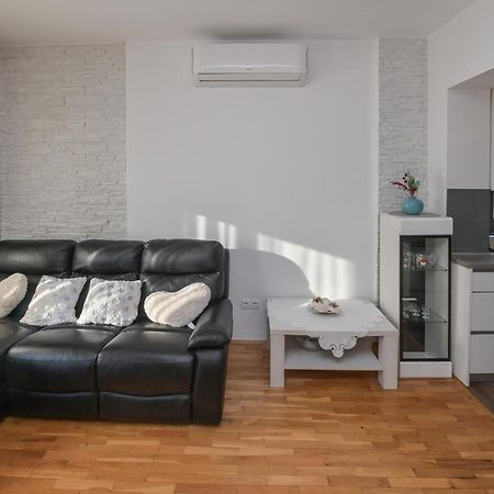 Apartment Center Ana ノヴァリャ エクステリア 写真